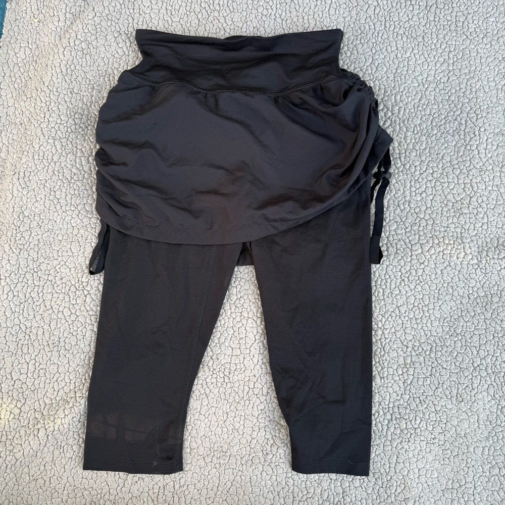 SPANX Black Skirted Capris